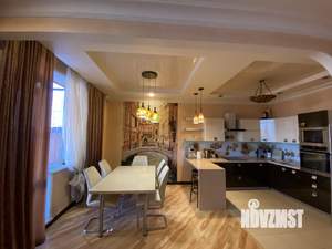 Таунхаус 300м², 3-этажный, на длительный срок,