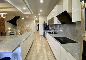 Дом 210м², 3-этажный, участок 3 сот.