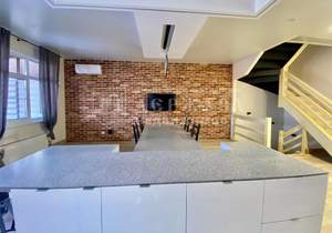 Дом 210м², 3-этажный, участок 3 сот.