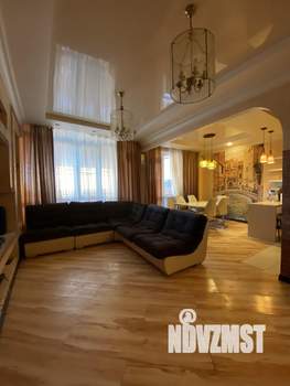 Таунхаус 300м&sup2;, 3-этажный, на длительный срок, 