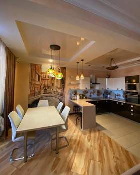 Дом 300м&sup2;, 2-этажный, на длительный срок, 