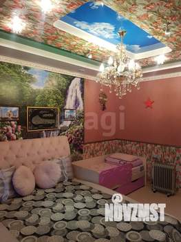 Дом 235м&sup2;, 4-этажный, участок 6 сот.  