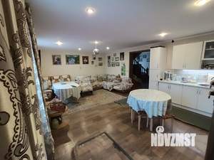 Коттедж 200м&sup2;, 2-этажный, участок 10 сот.  