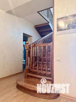 Дом 310м², 3-этажный, участок 10 сот.  