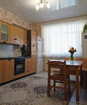 Дом 250м&sup2;, 3-этажный, участок 13 сот.  