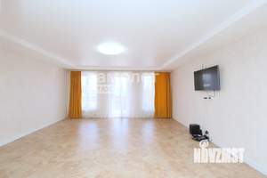 Дом 145м&sup2;, 3-этажный, участок 5 сот.  