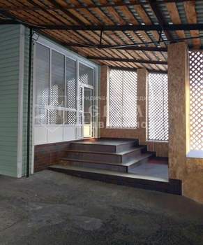 Дом 250м&sup2;, 3-этажный, участок 13 сот.  