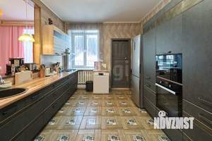 Дом 376м&sup2;, 3-этажный, участок 10 сот.  