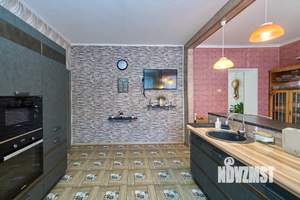 Дом 376м&sup2;, 3-этажный, участок 10 сот.  