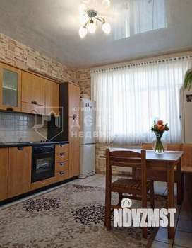 Дом 250м&sup2;, 3-этажный, участок 13 сот.  