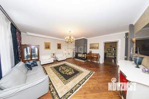 Дом 414м&sup2;, 3-этажный, участок 10 сот.  