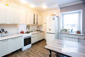 Коттедж 225м², 2-этажный, участок 6 сот.  