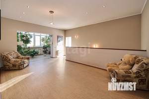 Дом 314м&sup2;, 3-этажный, участок 10 сот.  