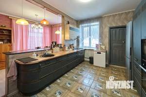 Дом 376м&sup2;, 3-этажный, участок 10 сот.  