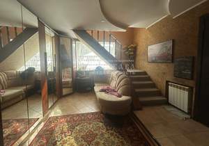 Дом 330м&sup2;, 3-этажный, участок 13 сот.  