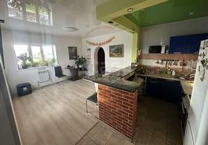 Дом 300м&sup2;, 2-этажный, участок 10 сот.  