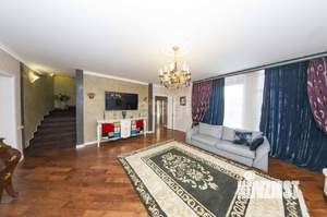 Дом 414м&sup2;, 3-этажный, участок 10 сот.  