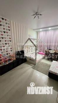 Таунхаус 100м², 2-этажный, участок 1 сот.  