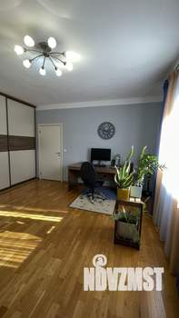 Дом 218м&sup2;, 3-этажный, участок 10 сот.  