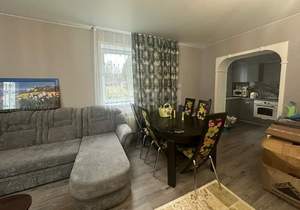 Дом 298м&sup2;, 2-этажный, участок 10 сот.  