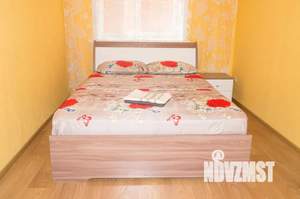 Студия квартира, посуточно, 40м2, 2/5 этаж