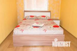 Студия квартира, посуточно, 40м2, 2/5 этаж