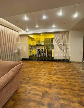 3-к квартира, вторичка, 100м2, 2/4 этаж