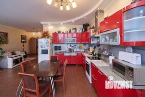 4-к квартира, вторичка, 136м2, 3/11 этаж