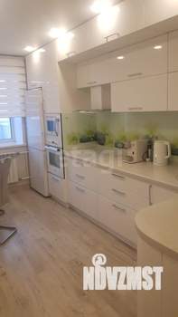 4-к квартира, вторичка, 104м2, 2/8 этаж