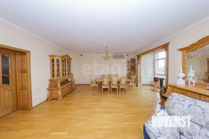 4-к квартира, вторичка, 211м2, 9/10 этаж