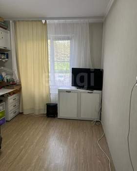 2-к квартира, вторичка, 63м2, 1/9 этаж