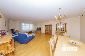 4-к квартира, вторичка, 211м2, 9/10 этаж