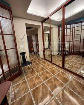 3-к квартира, вторичка, 100м2, 2/4 этаж