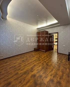 3-к квартира, вторичка, 100м2, 2/4 этаж