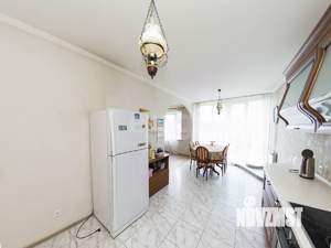 4-к квартира, вторичка, 142м2, 3/6 этаж