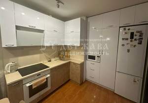 2-к квартира, вторичка, 52м2, 1/10 этаж