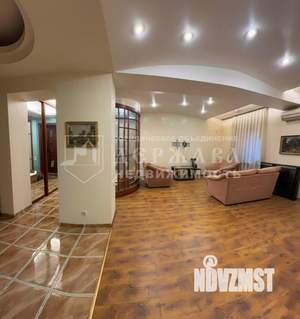 3-к квартира, вторичка, 100м2, 2/4 этаж