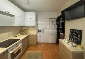 2-к квартира, вторичка, 52м2, 1/10 этаж