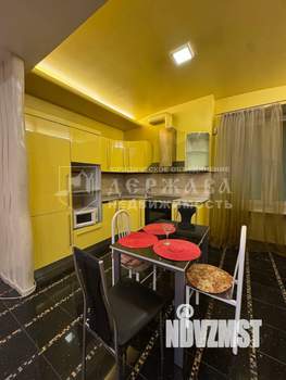 3-к квартира, вторичка, 100м2, 2/4 этаж