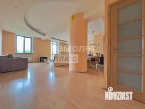 2-к квартира, вторичка, 122м2, 4/4 этаж